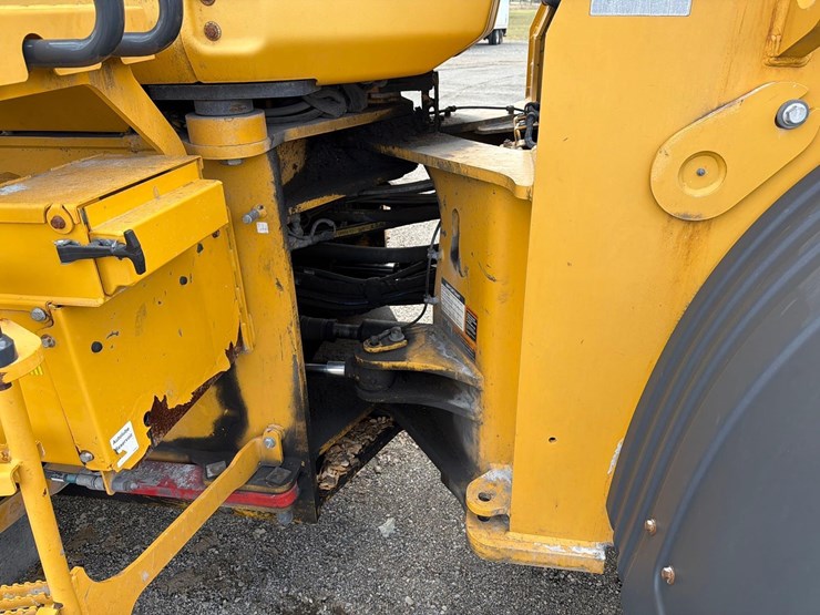 2020-deere-744l-image-9