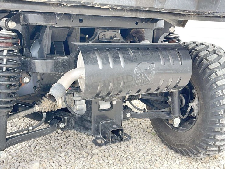 2022-john-deere-gator-image-32