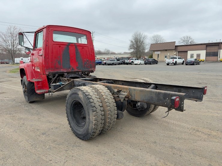 1970-ford-8000-image-3