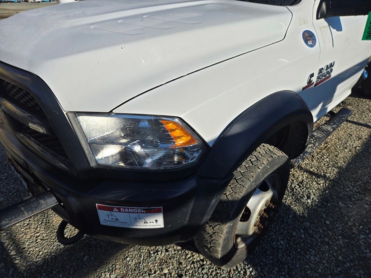 2017-massey-ferguson-8-image-10