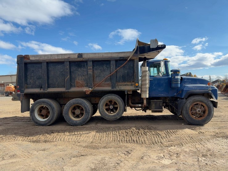 1998-mack-rd690s-image-6