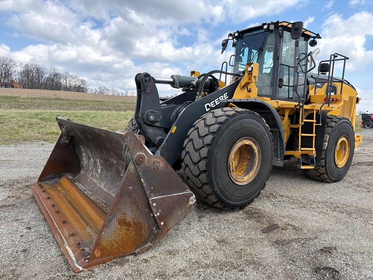 2020-deere-744l-image-3