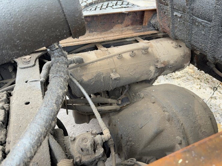 2003-freightliner-fl70-image-15