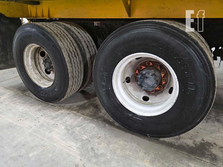 2018-peterbilt-320-image-33