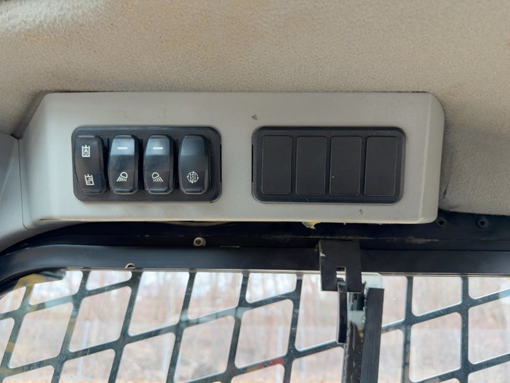 2021-caterpillar-259d3-image-23