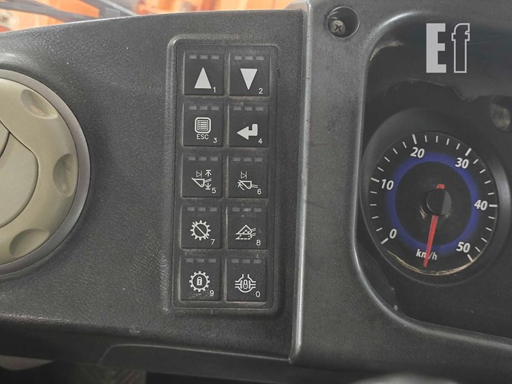 2017-doosan-dl300-5-image-20