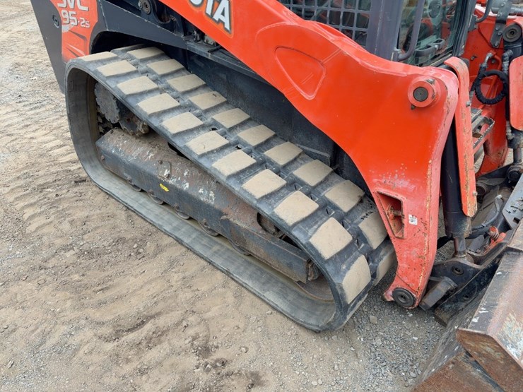 2020-kubota-svl95-2s-image-12