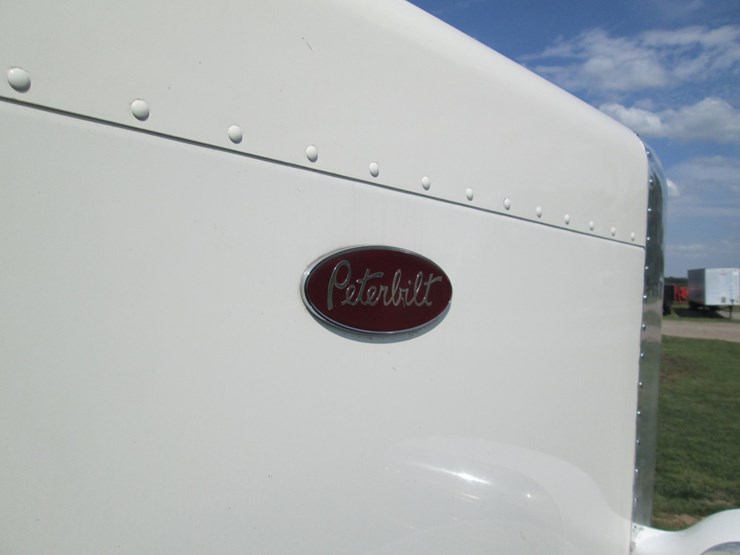 2008-peterbilt-389-image-16