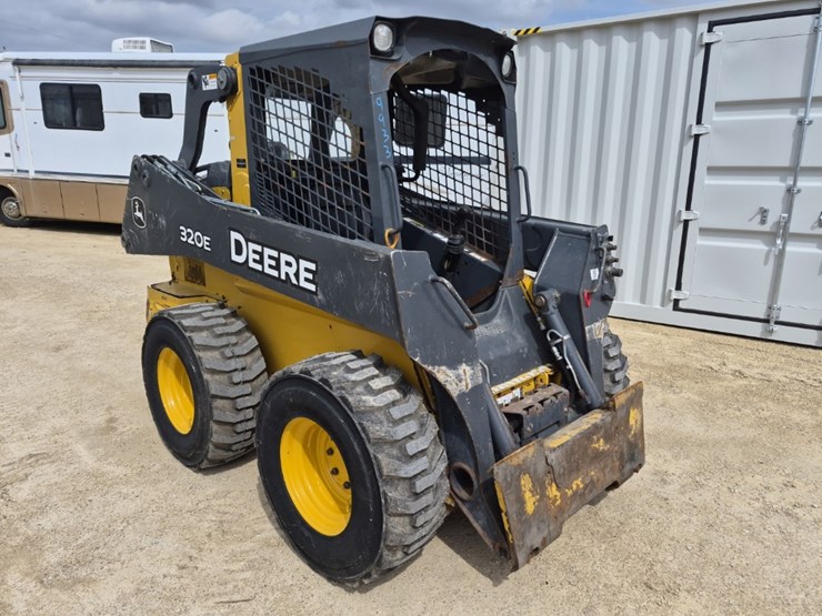deere-320e-image-5