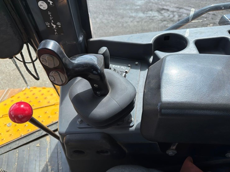 2019-deere-850k-lt-image-23