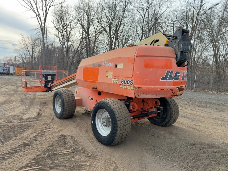 2015-jlg-600s-image-3