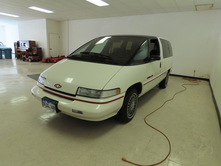 1990-chevrolet-lumina-apv-van-image-3