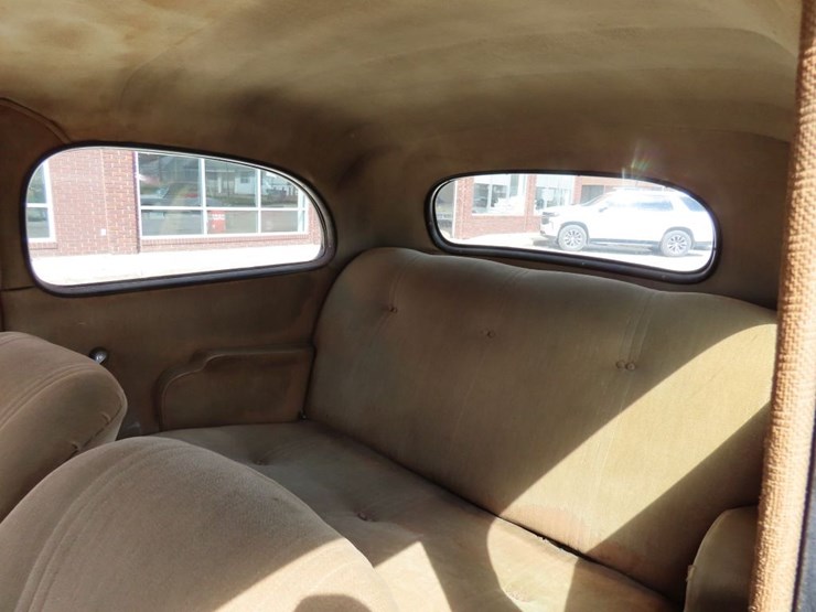 1936-chevrolet-2dr-town-sedan-image-13