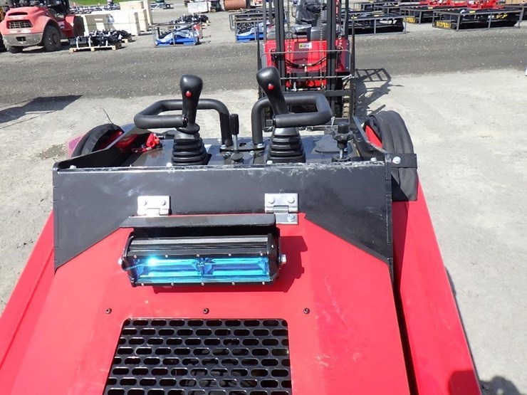 2026-sdlool-v1000-skid-steer-tracked-loader-image-12