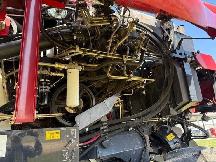 2014-case-ih-8230-image-32