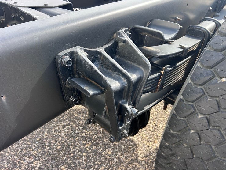 #1008-•-international-cab-and-chassis-image-42