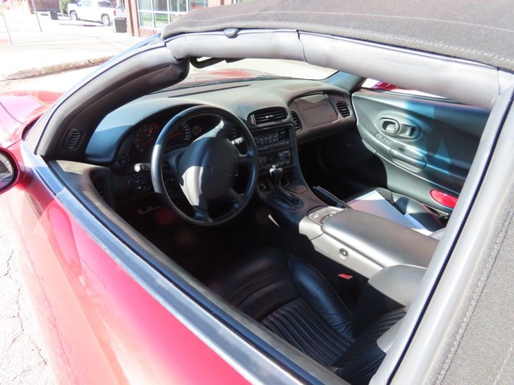 2000-chevrolet-corvette-roadster-image-12