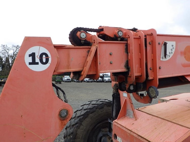 2011-jlg-10054-telescopic-reach-lift-image-29