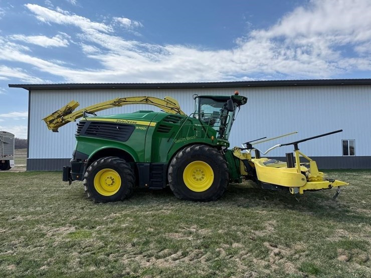 2019-john-deere-9700i-image-3