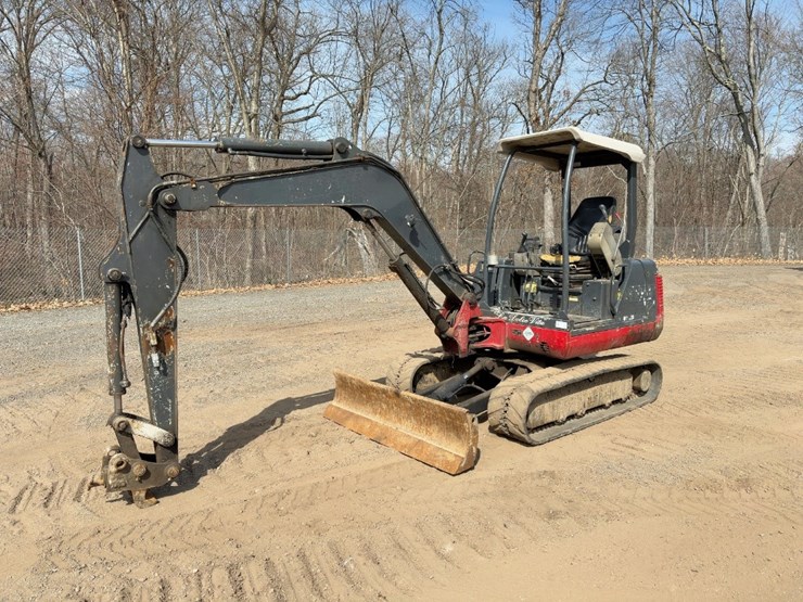 2007-takeuchi-tb135-image-1