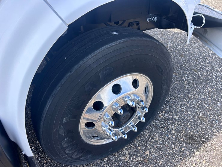 #1008-•-international-cab-and-chassis-image-32