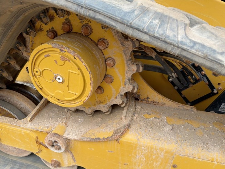 2023-caterpillar-279d3-image-12