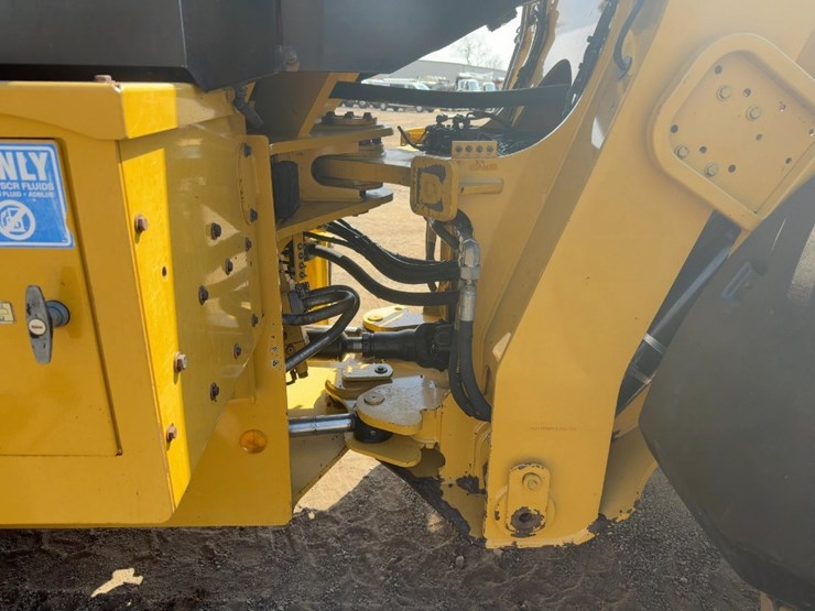 2016-caterpillar-938m-image-19