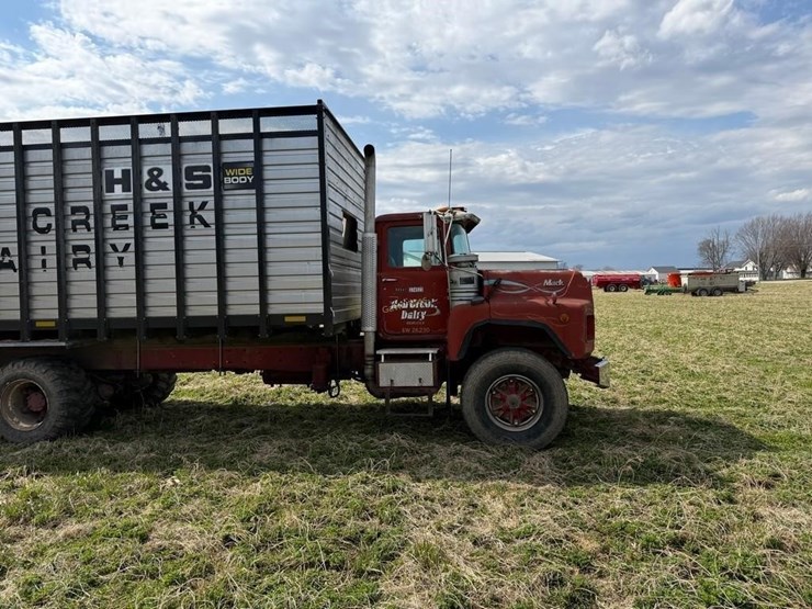 1991-mack-dm690s-image-8