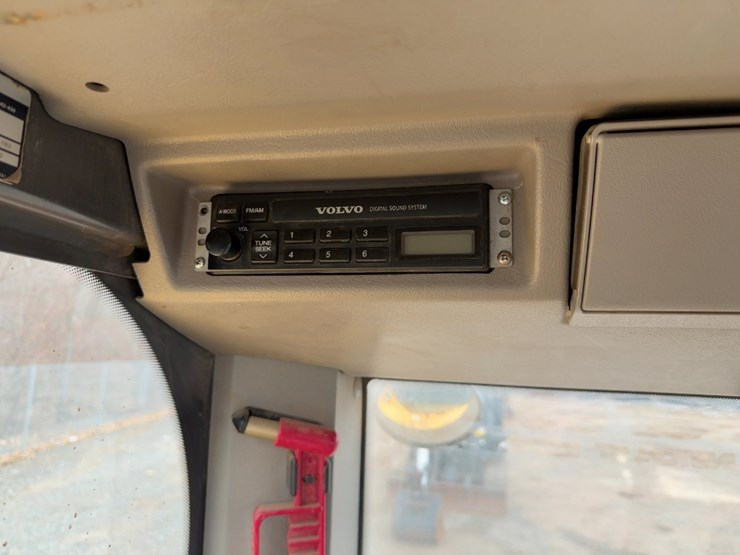 2014-volvo-ecr58d-image-28