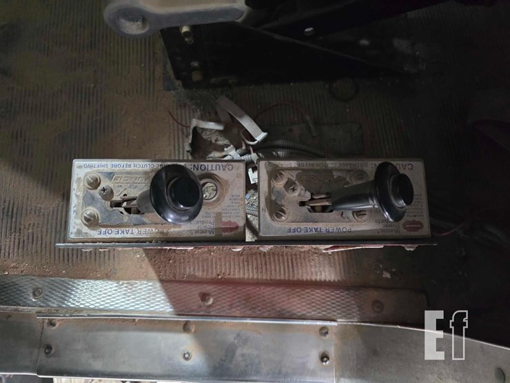 1999-kenworth-t800-image-16