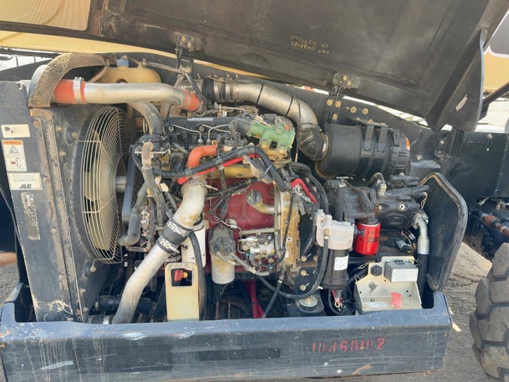 2016-jlg-1055-image-13