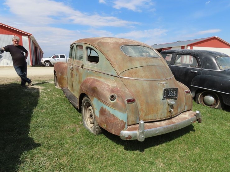 1940-dodge-d14-4dr-sedan-image-4