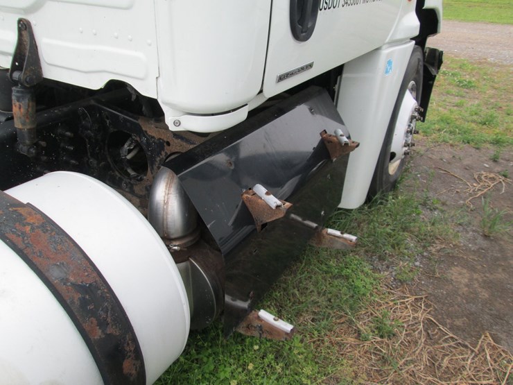 #46165-•-inop-2012-freightliner-t/a-daycab-truck-tractor-1fujgebg8clbv8611-image-18