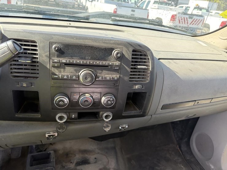 2012-gmc-sierra-3500-image-21