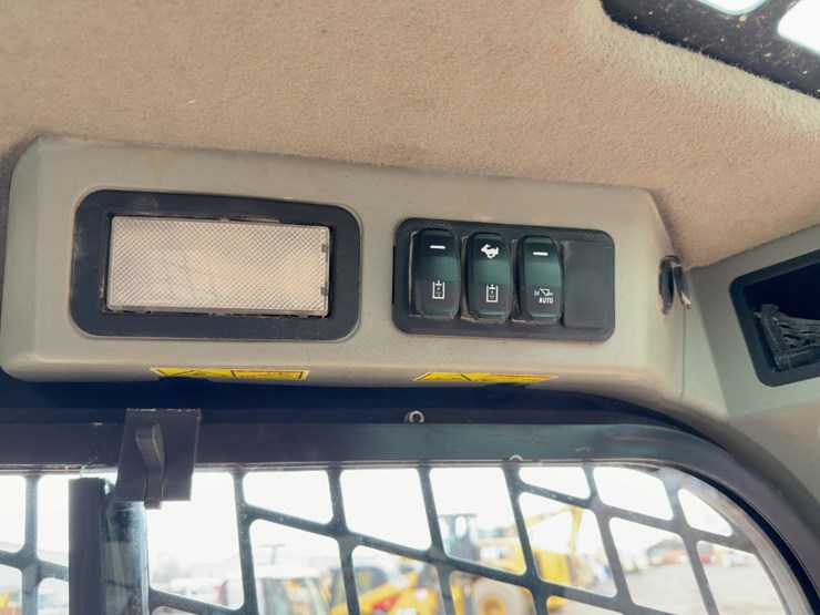 2023-caterpillar-279d3-image-22