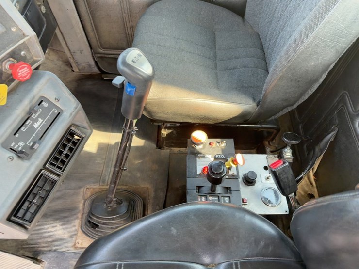 2001-mack-rd688s-image-30