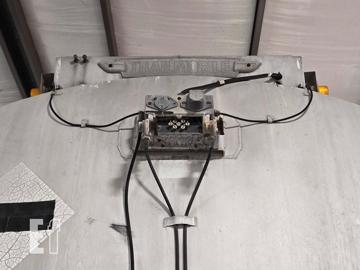 1974-trailmobile-tanker-image-11