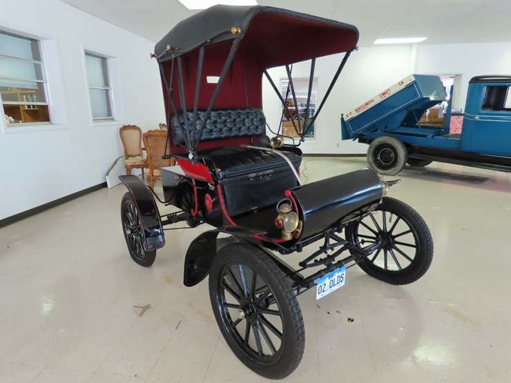 1902-curved-dash-oldsmobile-runabout-image-11