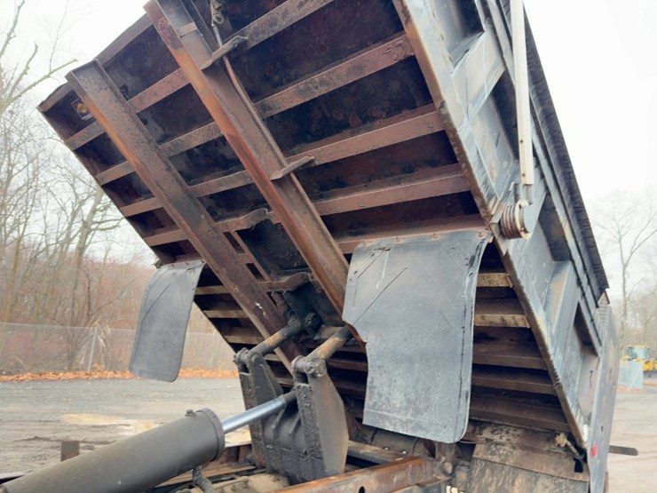 2003-freightliner-fl70-image-14