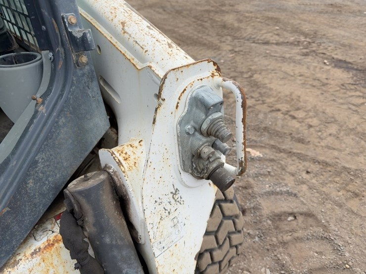 2019-bobcat-s570-image-9