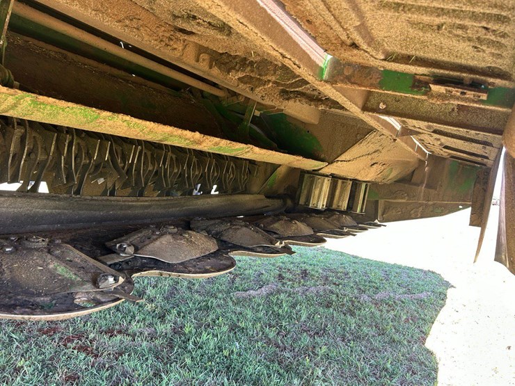 2022-john-deere-w235m-image-45