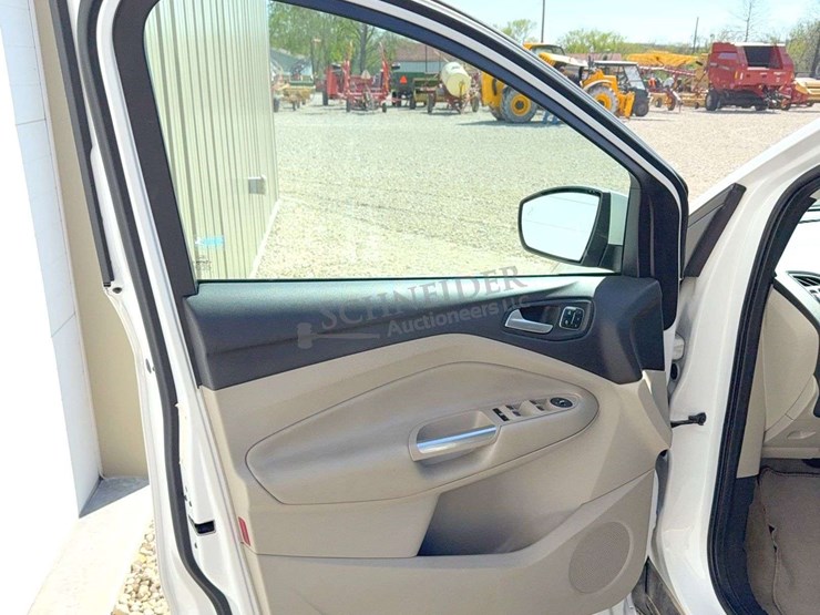 2014-ford-escape-titanium-image-42