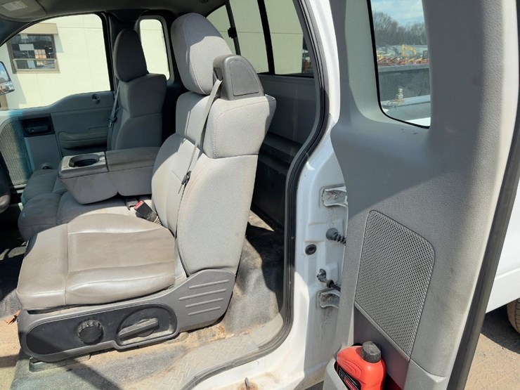 2004-ford-f150-xl-image-16