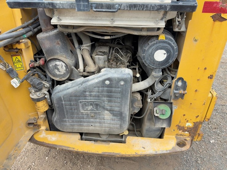 2011-caterpillar-272c-image-16