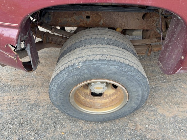 2001-chevrolet-silverado-3500-image-9