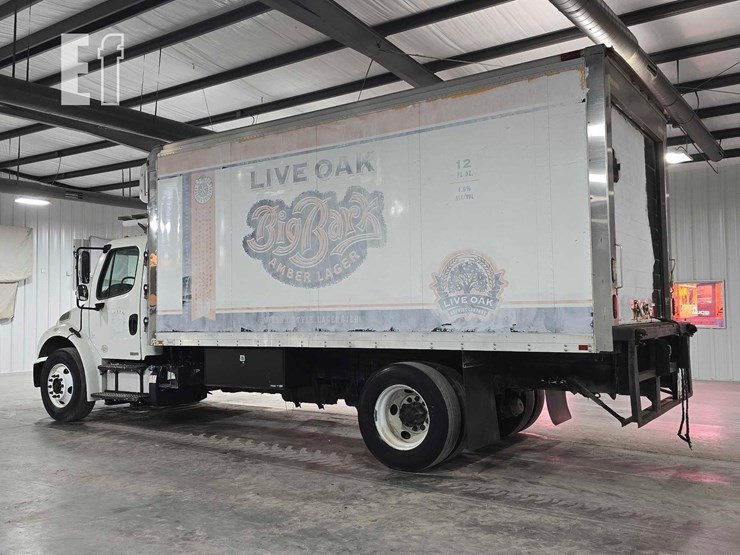 2012-freightliner-business-class-m2-106-image-4