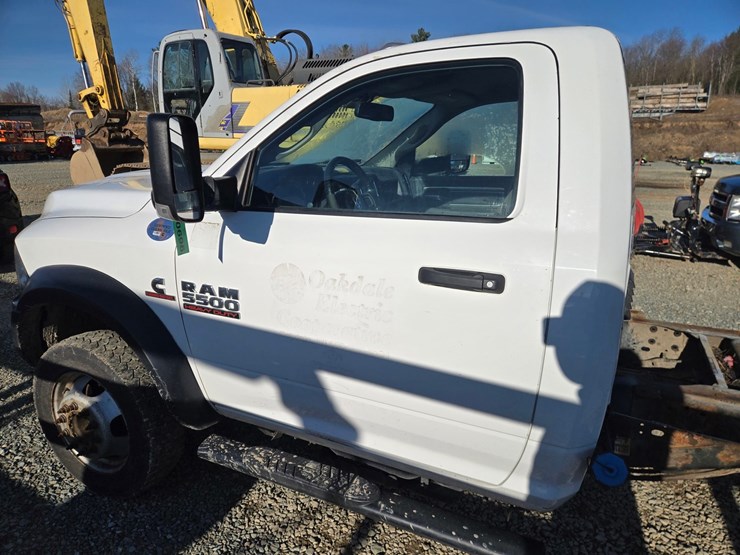 2017-massey-ferguson-8-image-18