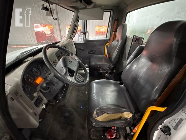 2014-international-durastar-4400-image-9