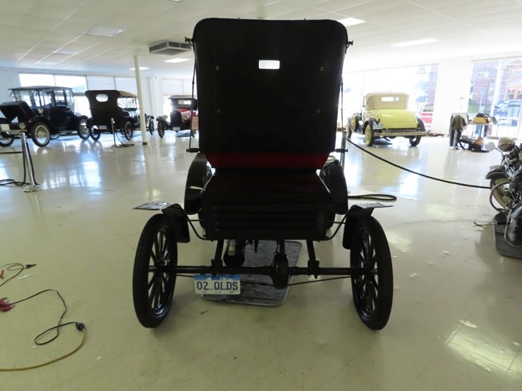 1902-curved-dash-oldsmobile-runabout-image-15