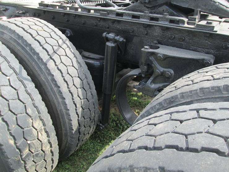 2008-peterbilt-389-image-5